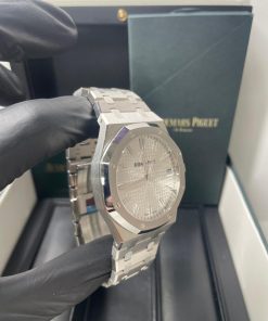 Alternative view of Audemars Piguet Royal Oak Selfwinding 41mm Stainless Steel Silver Dial