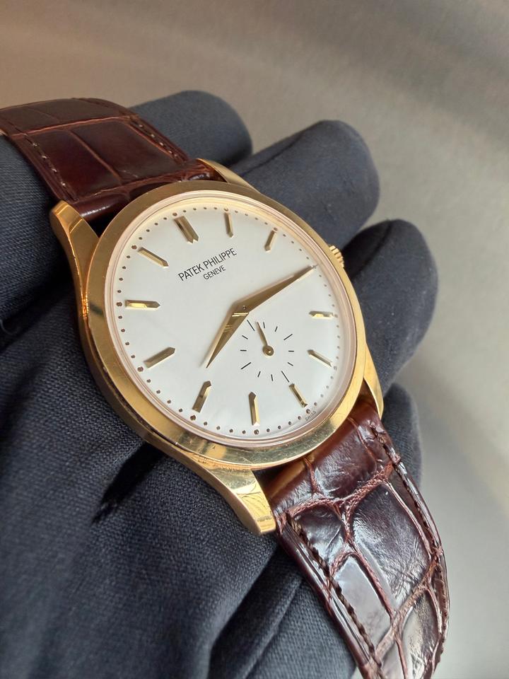 Patek Philippe Calatrava 5196J - Image 3