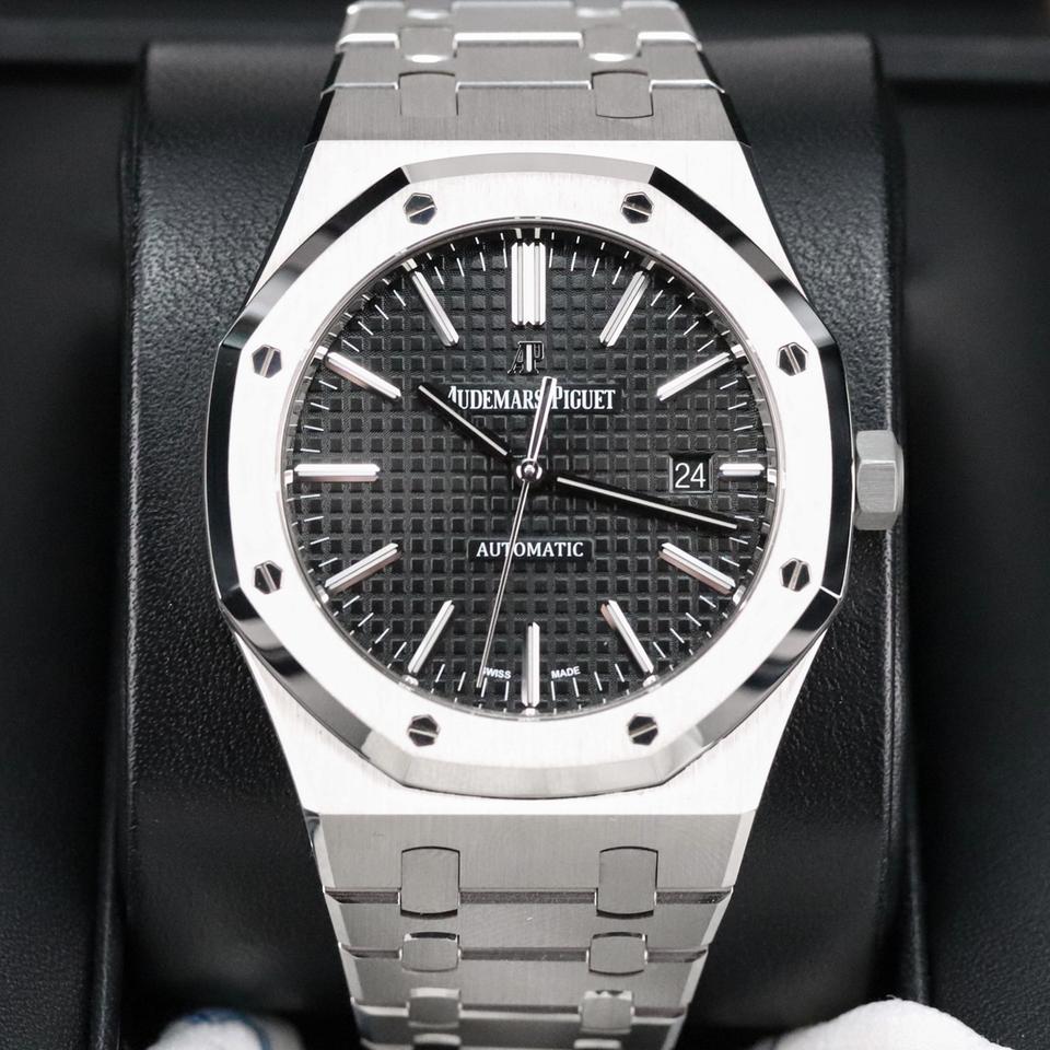 Audemars Piguet Royal Oak Complete 41mm Black Dial Steel Case Bracelet Selfwinding Automatic Date 15400ST - Image 4