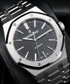 Audemars Piguet Royal Oak Complete 41mm Black Dial Steel Case Bracelet Selfwinding Automatic Date 15400ST