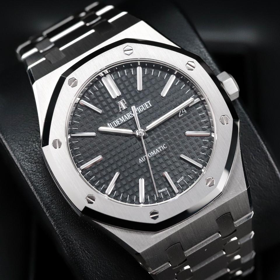 Audemars Piguet Royal Oak Complete 41mm Black Dial Steel Case Bracelet Selfwinding Automatic Date 15400ST