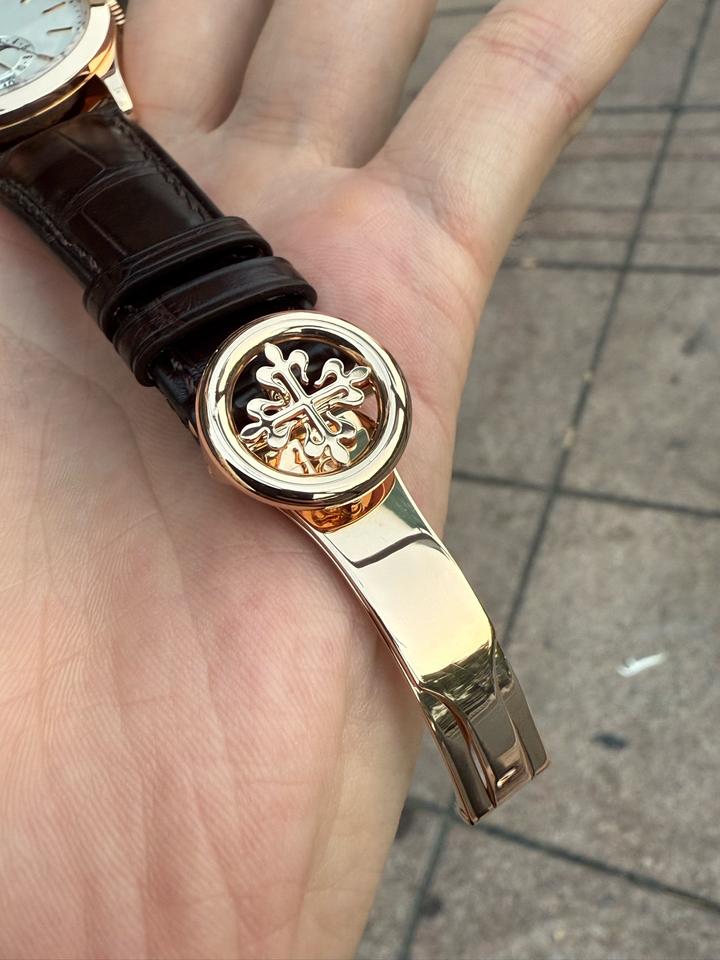 Patek Philippe Annual Calendar 5396R-011 - Image 2