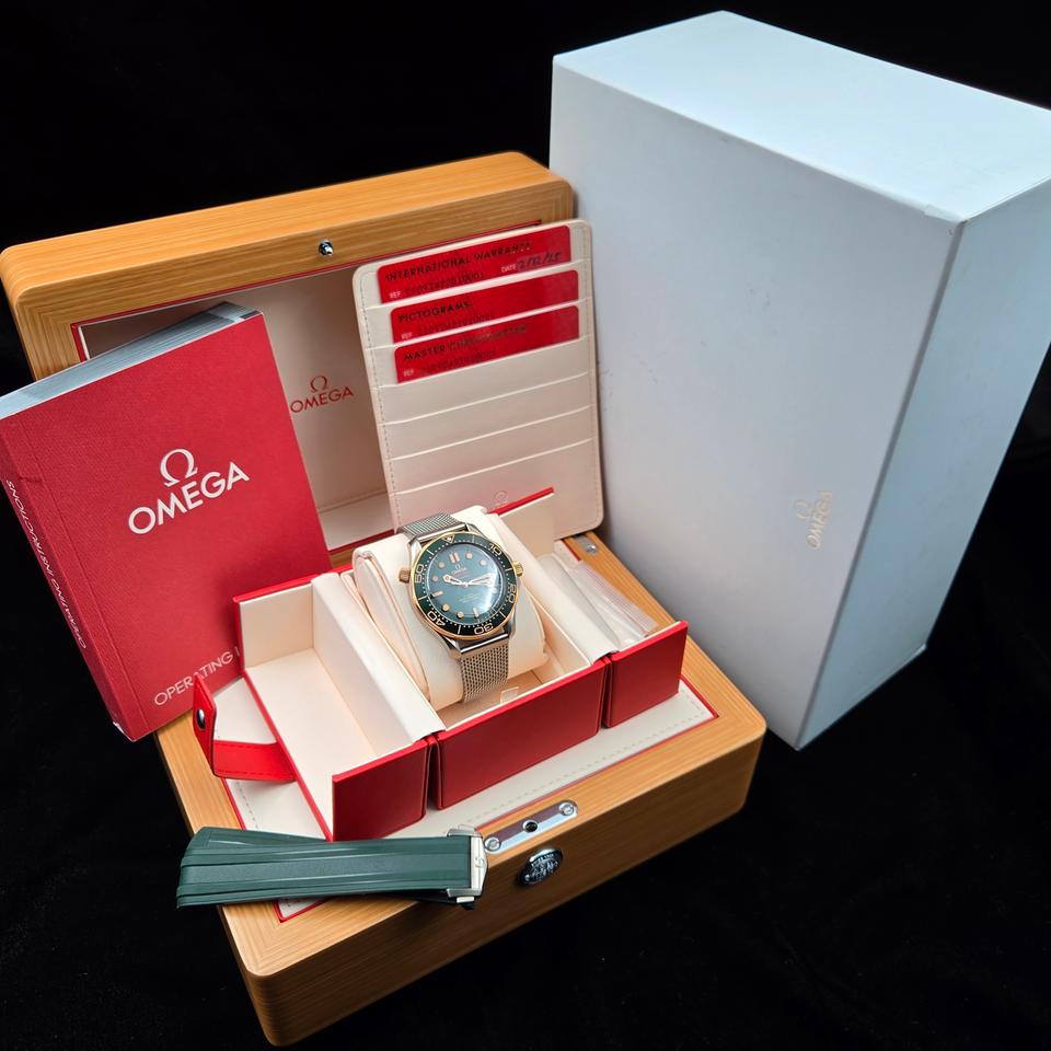 Omega Seamaster Diver 300 M Gold On Green Dial Full Set - 210.92.42.20.10.001 - Image 6