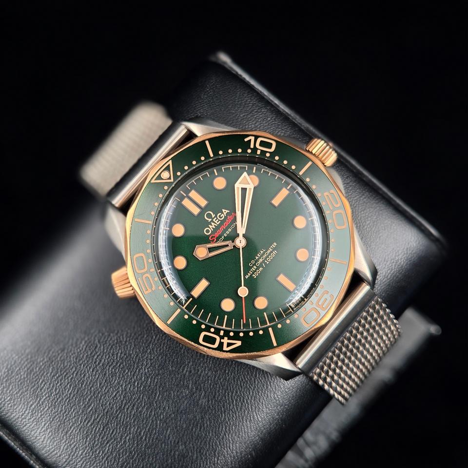 Omega Seamaster Diver 300 M Gold On Green Dial Full Set - 210.92.42.20.10.001 - Image 3