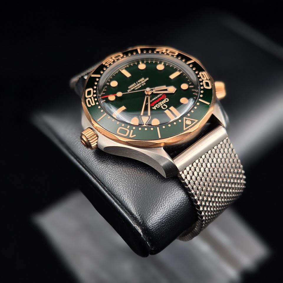 Omega Seamaster Diver 300 M Gold On Green Dial Full Set - 210.92.42.20.10.001