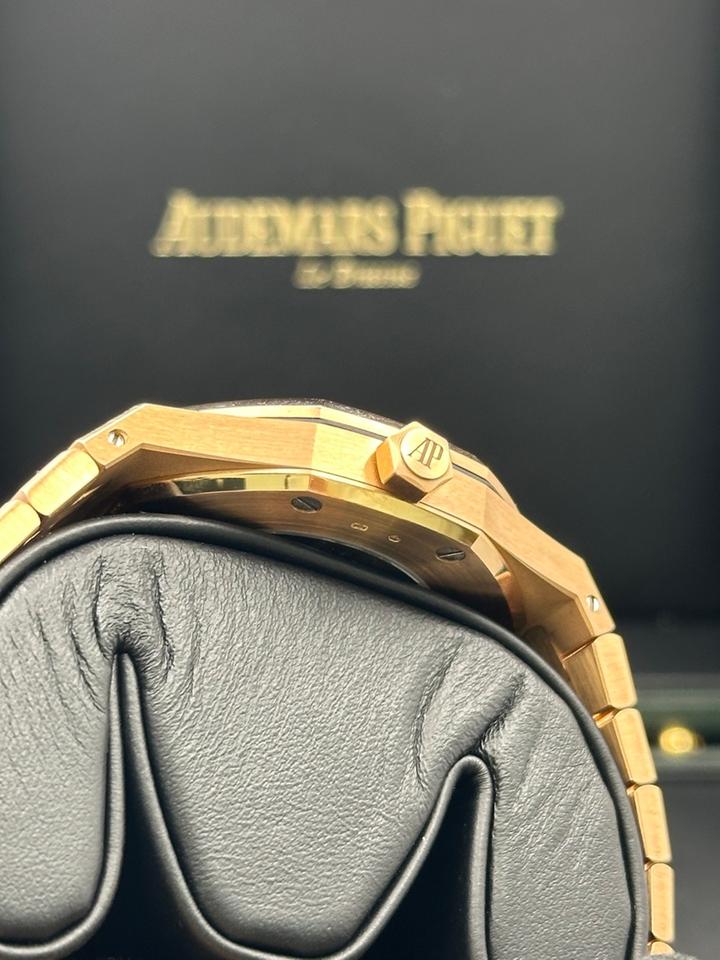 Audemars Piguet Royal Oak Selfwinding Blue Dial Rose Gold - Image 4