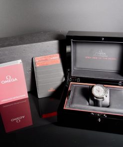 Alternative view of Omega Speedmaster Moonwatch Dark Side Of The Moon Sedna Black | Full Set | Excellent Condition