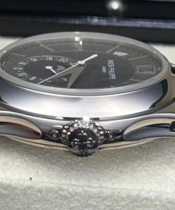 Alternative view of Patek Philippe Annual Calendar 5205G-010
