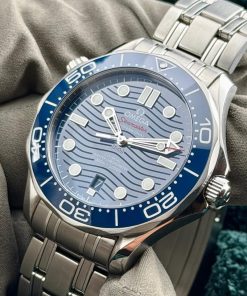 Alternative view of Omega Seamaster Diver 300 M Excellent Condition / Full Set