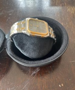 Audemars Piguet Royal Oak Includes AP leather travel case.