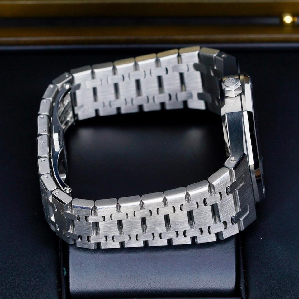 Audemars Piguet Royal Oak 15300ST.OO.1220ST.02 “BLUE OAK” Blue Dial Stainless Steel 39mm - Image 2