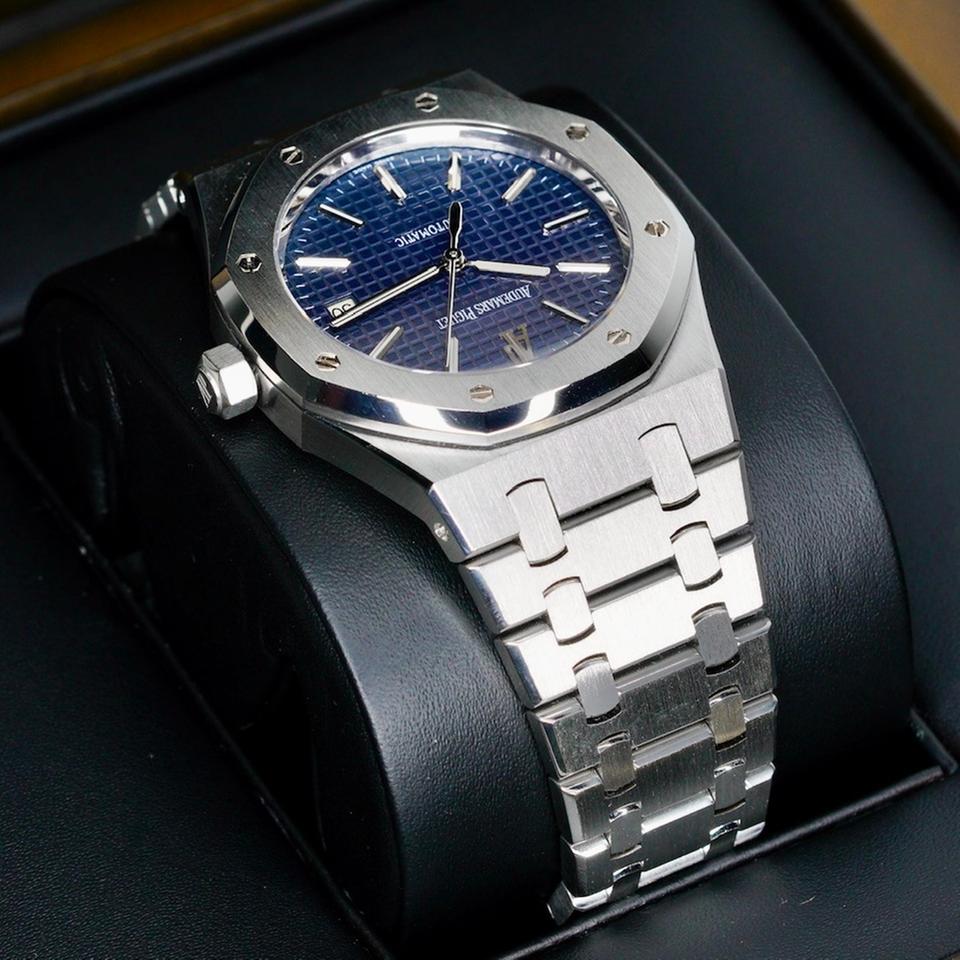 Audemars Piguet Royal Oak 15300ST.OO.1220ST.02 “BLUE OAK” Blue Dial Stainless Steel 39mm - Image 4